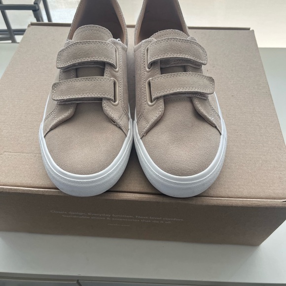 NWOT Lucky Brand Davette Sport Sneaker Sz10 - Picture 3 of 7